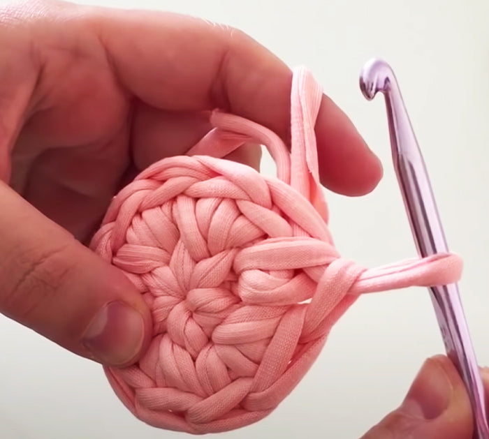 DIY Crochet Basket With T-Shirt Yarn